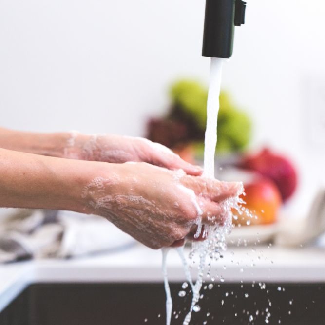 cleaning-hands-handwashing-545013 (1)